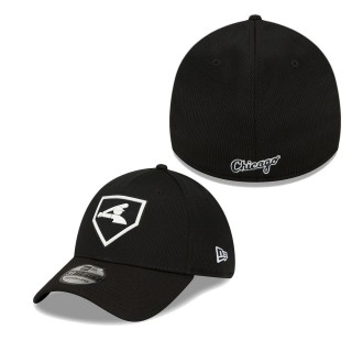 Men's Chicago White Sox Black 2022 Clubhouse Alternate Logo 39THIRTY Flex Hat