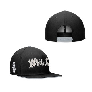 Men's Chicago White Sox Fanatics Branded Black Iconic Old English Snapback Hat