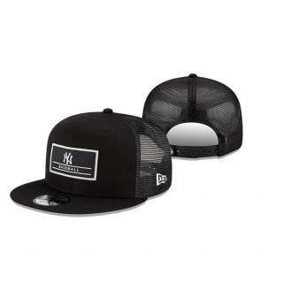 New York Yankees Black Deck Trucker 9FIFTY Snapback Hat